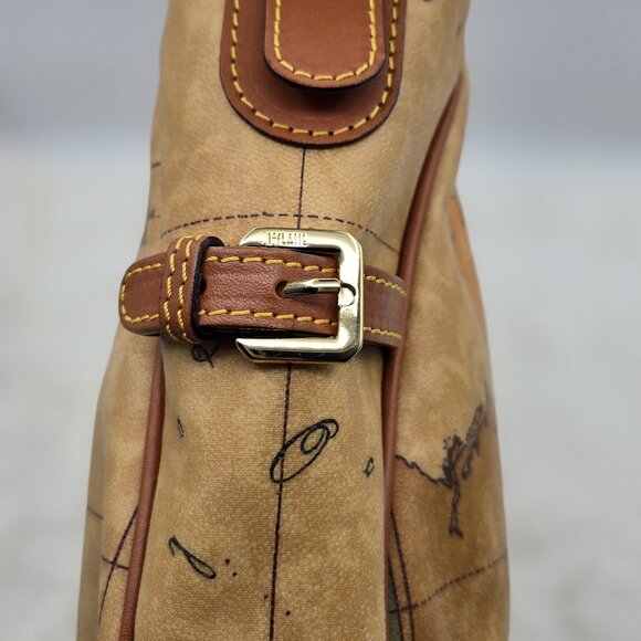 Geo Classic Shoulder Bag - Picture 4 of 12